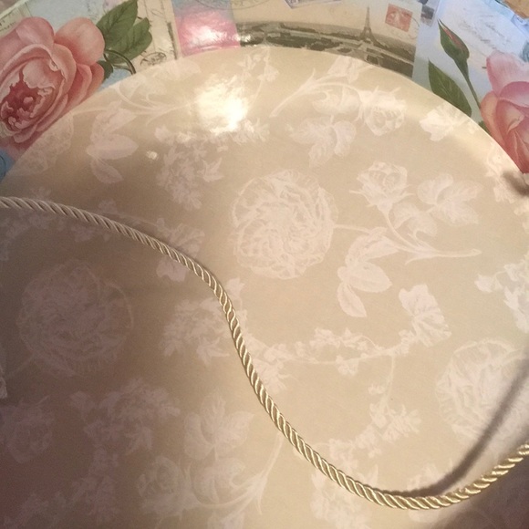 Paris Wine Set - Picture 3 of 13